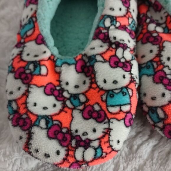 Hello Kitty Girl's Slippers  - Picture 4 of 5